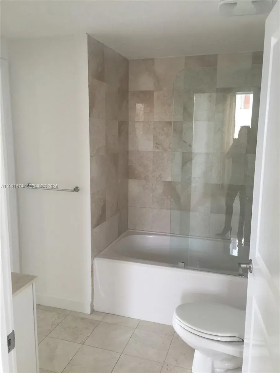 170 SE 14th St # 3005, Miami FL 33131 photo 5