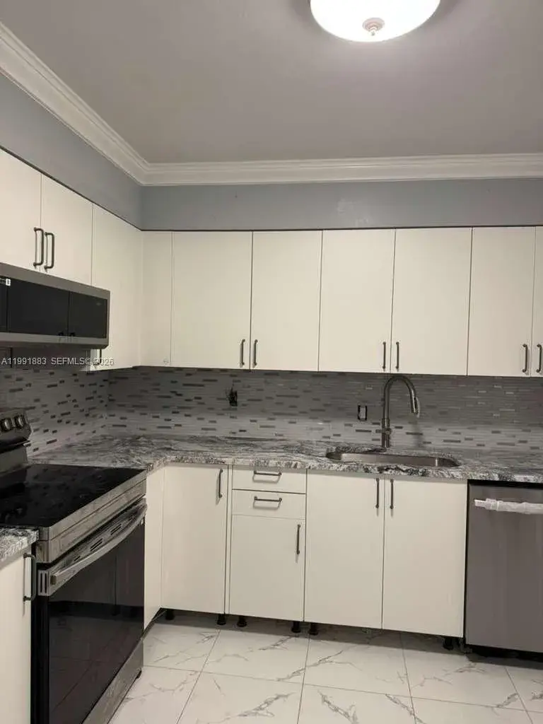 6610 Johnson St, Hollywood FL 33024