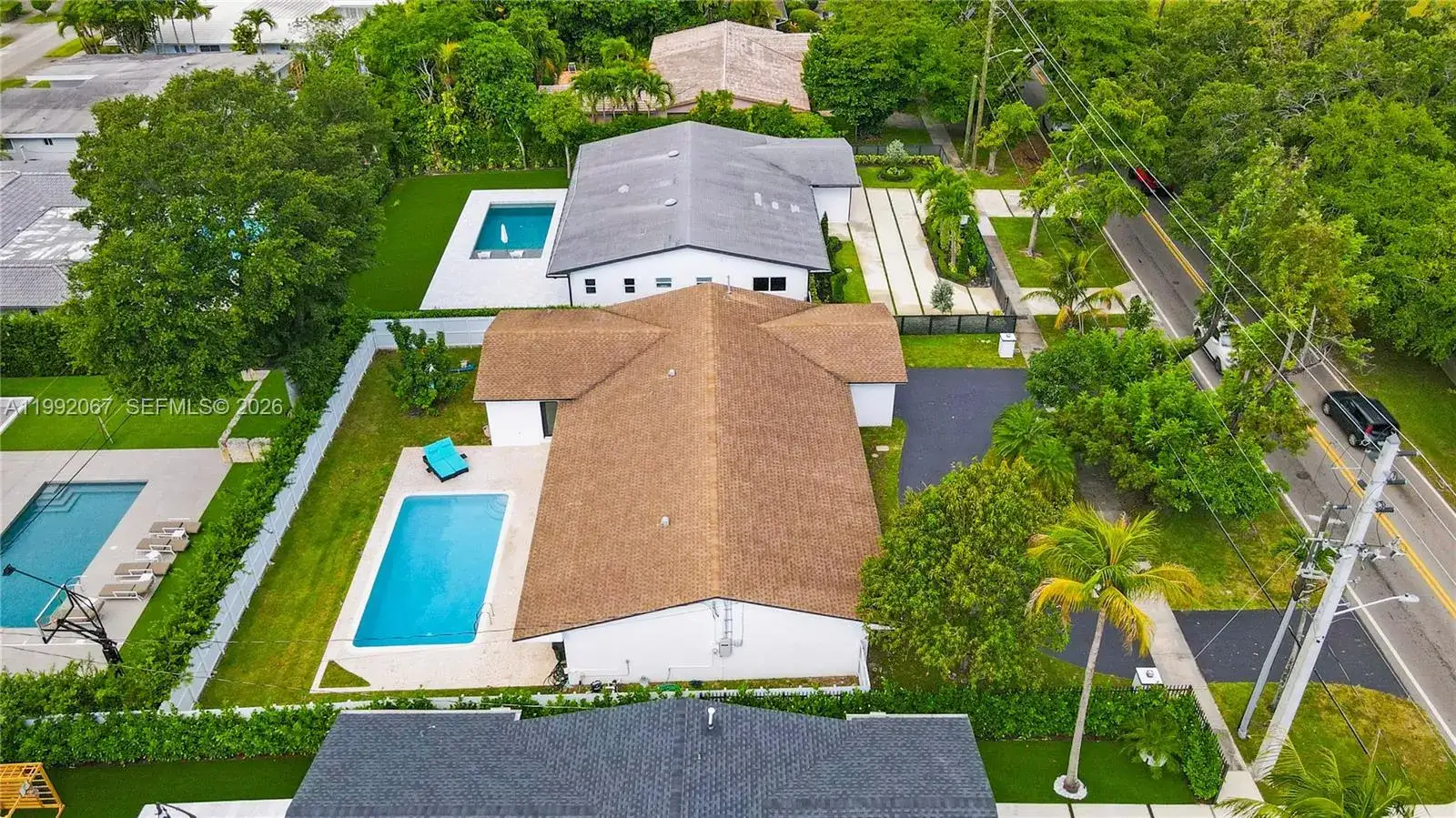 1850 NE 199th St, Miami FL 33179 photo 2