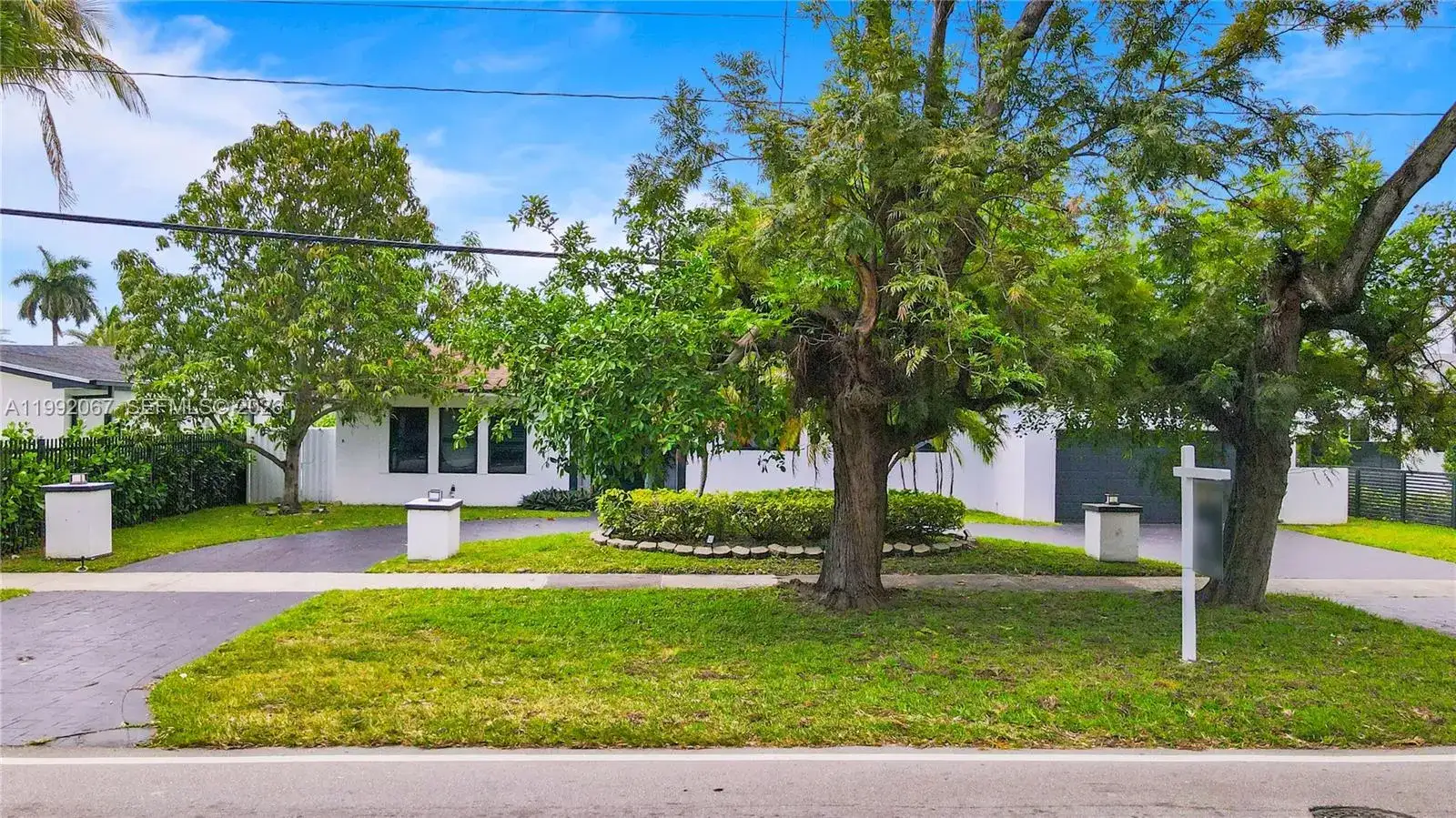 1850 NE 199th St, Miami FL 33179 photo 4