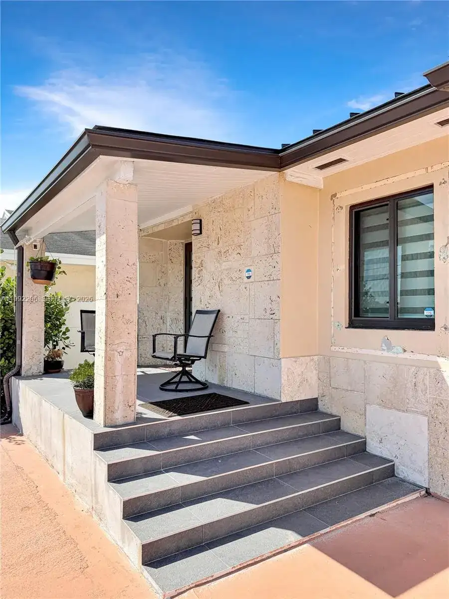233 W 39th Pl, Hialeah FL 33012 photo 3