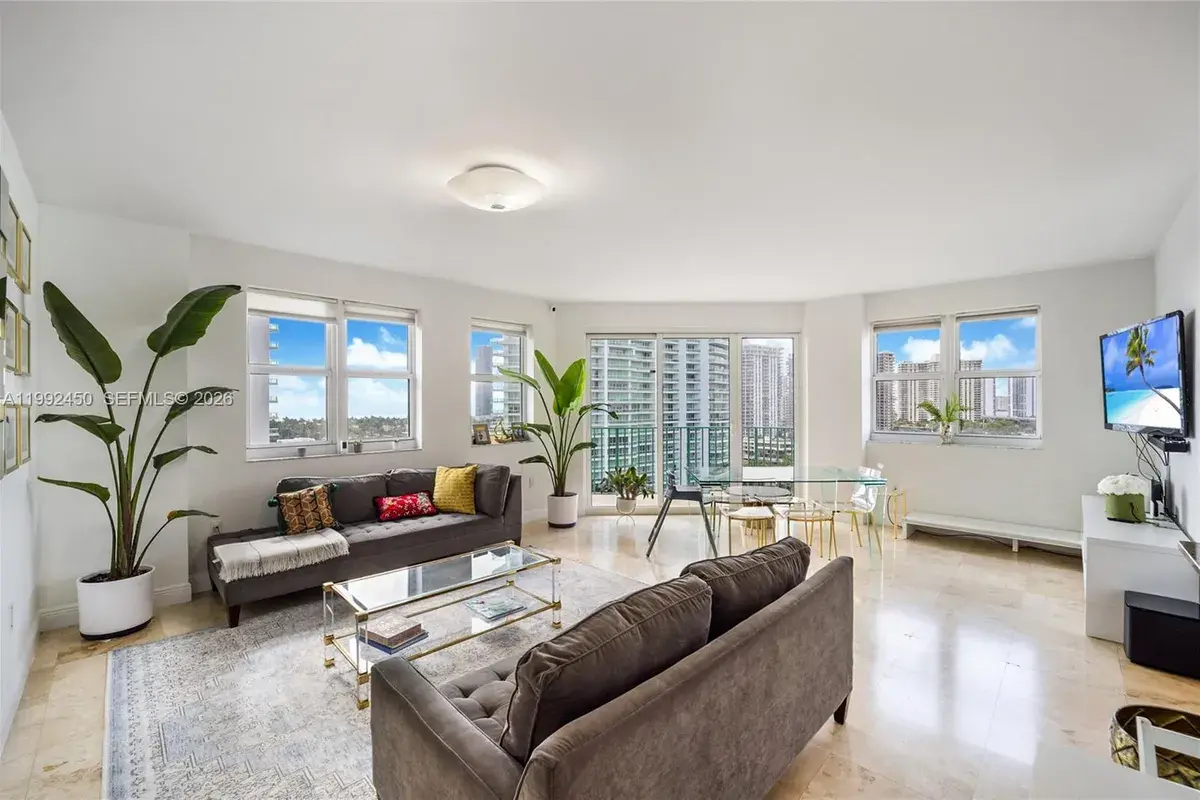 20000 E Country Club Dr # 1211, Aventura FL 33180