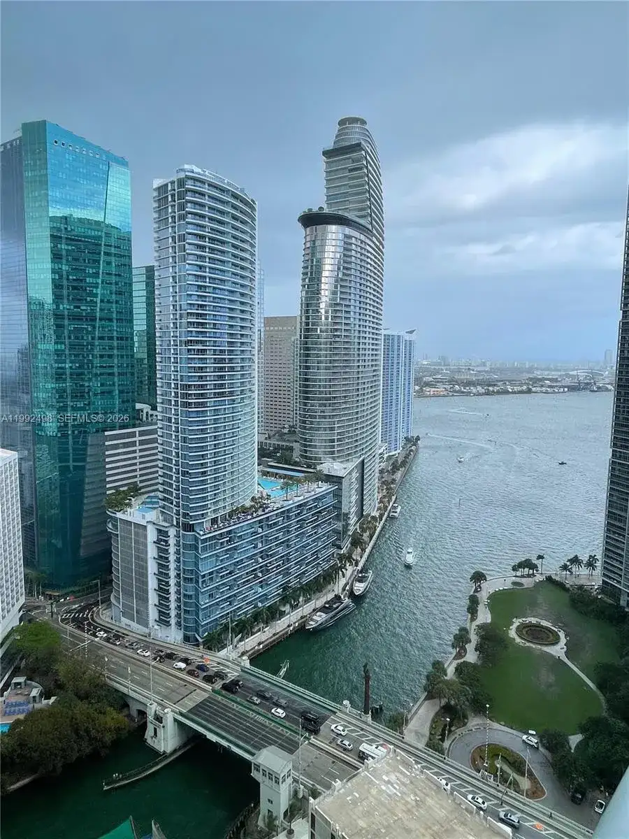 77 SE 5th St # 2204, Miami FL 33131 photo 4