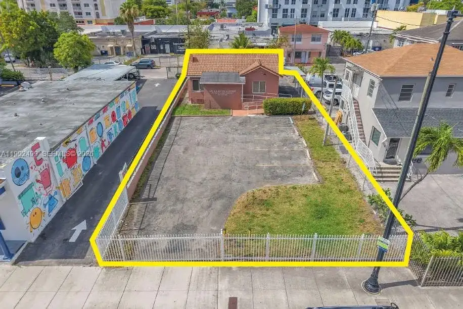1437 SW 1st St, Miami FL 33135 photo 2