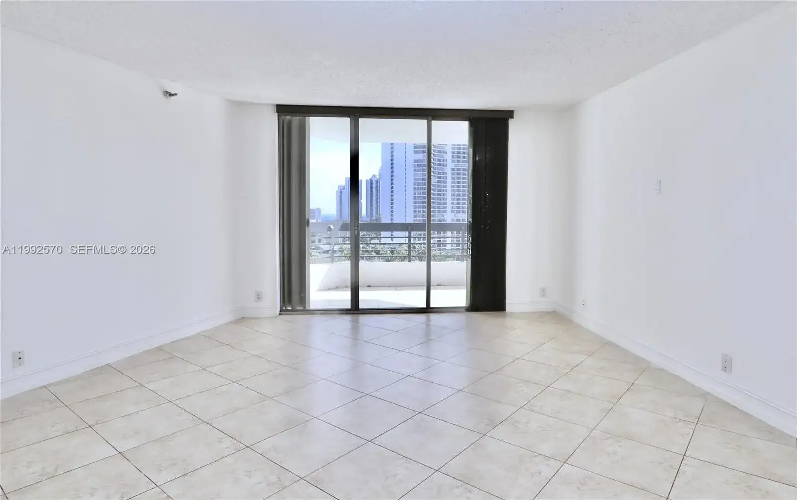 3500 Mystic Pointe Dr # 1207, Aventura FL 33180 photo 4