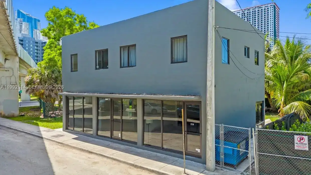 216 NW 11th St, Miami FL 33136 photo 2