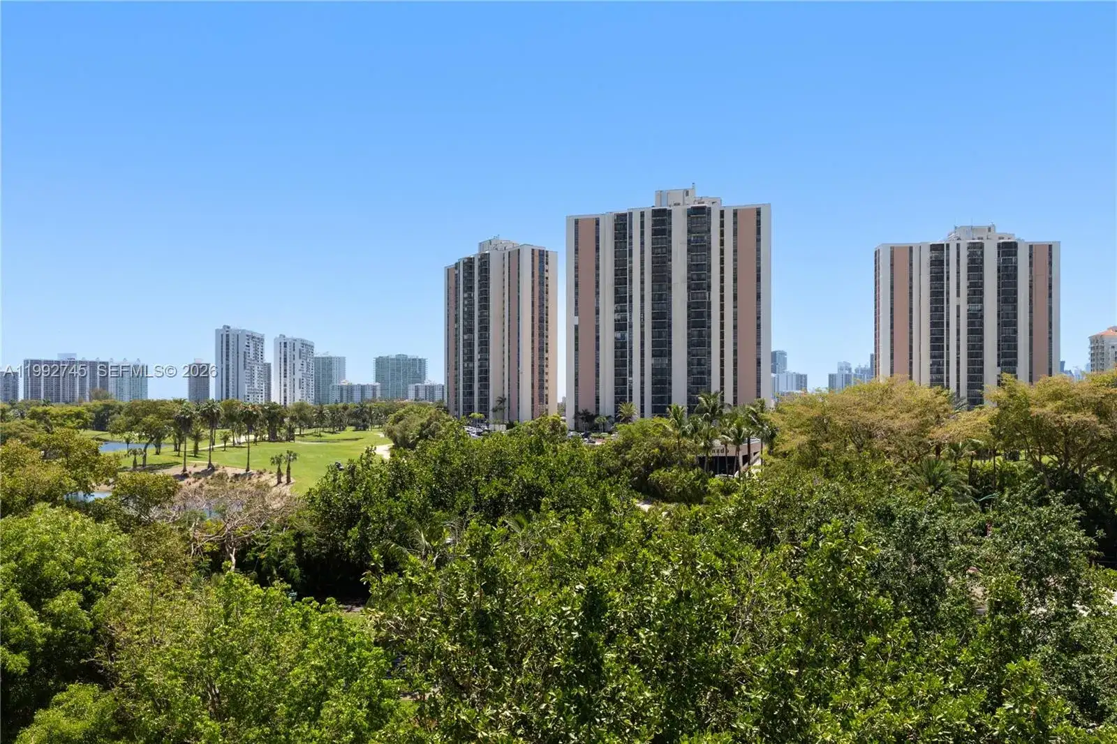 20400 W Country Club Dr # 605, Aventura FL 33180 photo 2