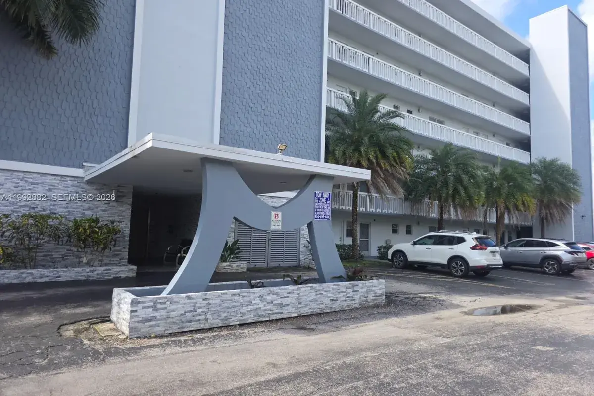 320 NE 12th Ave # 703, Hallandale Beach FL 33009