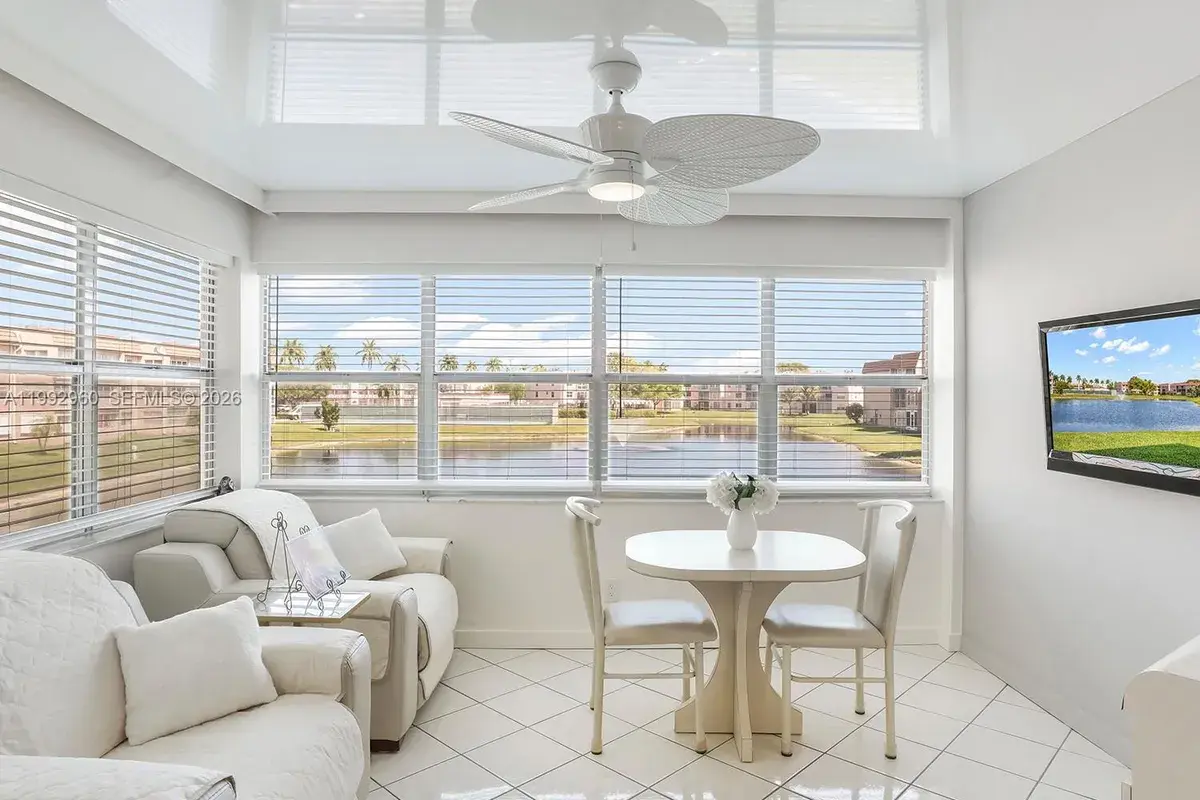 9580 Sunrise Lakes Blvd # 205, Sunrise FL 33322