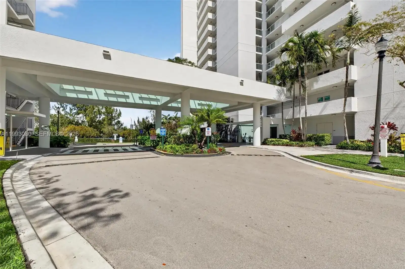 15051 Royal Oaks Ln # 2406, North Miami FL 33181