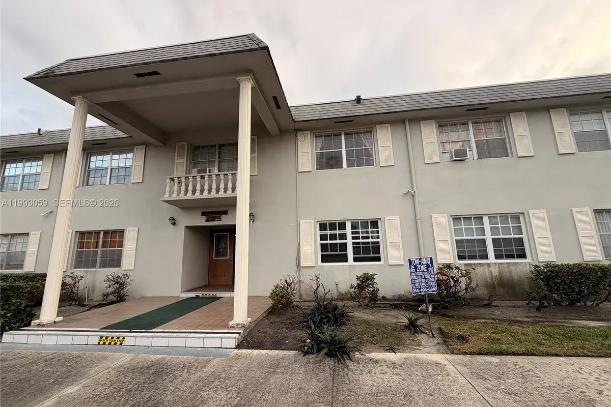 1520 Mckinley St # 210E, Hollywood FL 33020