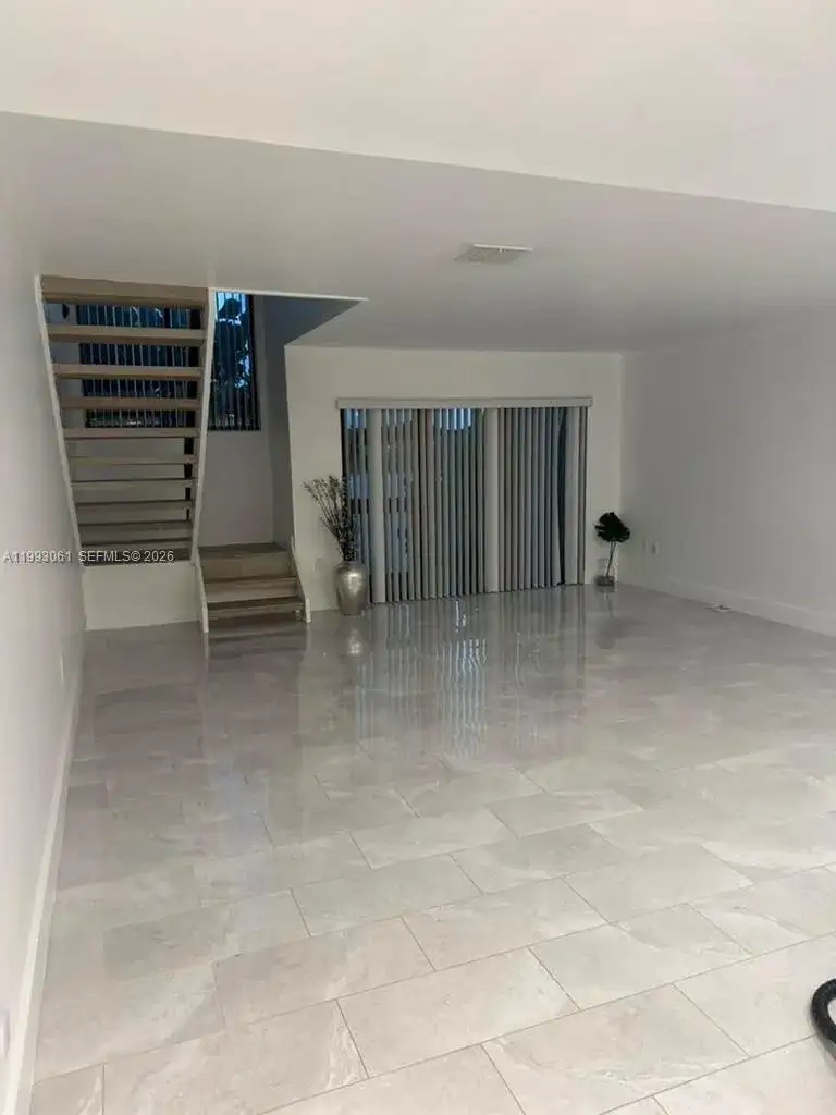 10000 NW 9th St Cir # 11, Miami FL 33172 photo 2