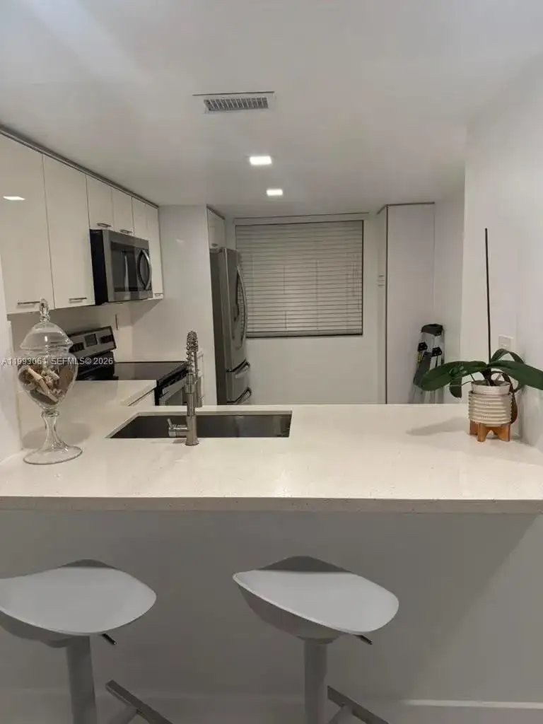 10000 NW 9th St Cir # 11, Miami FL 33172 photo 3