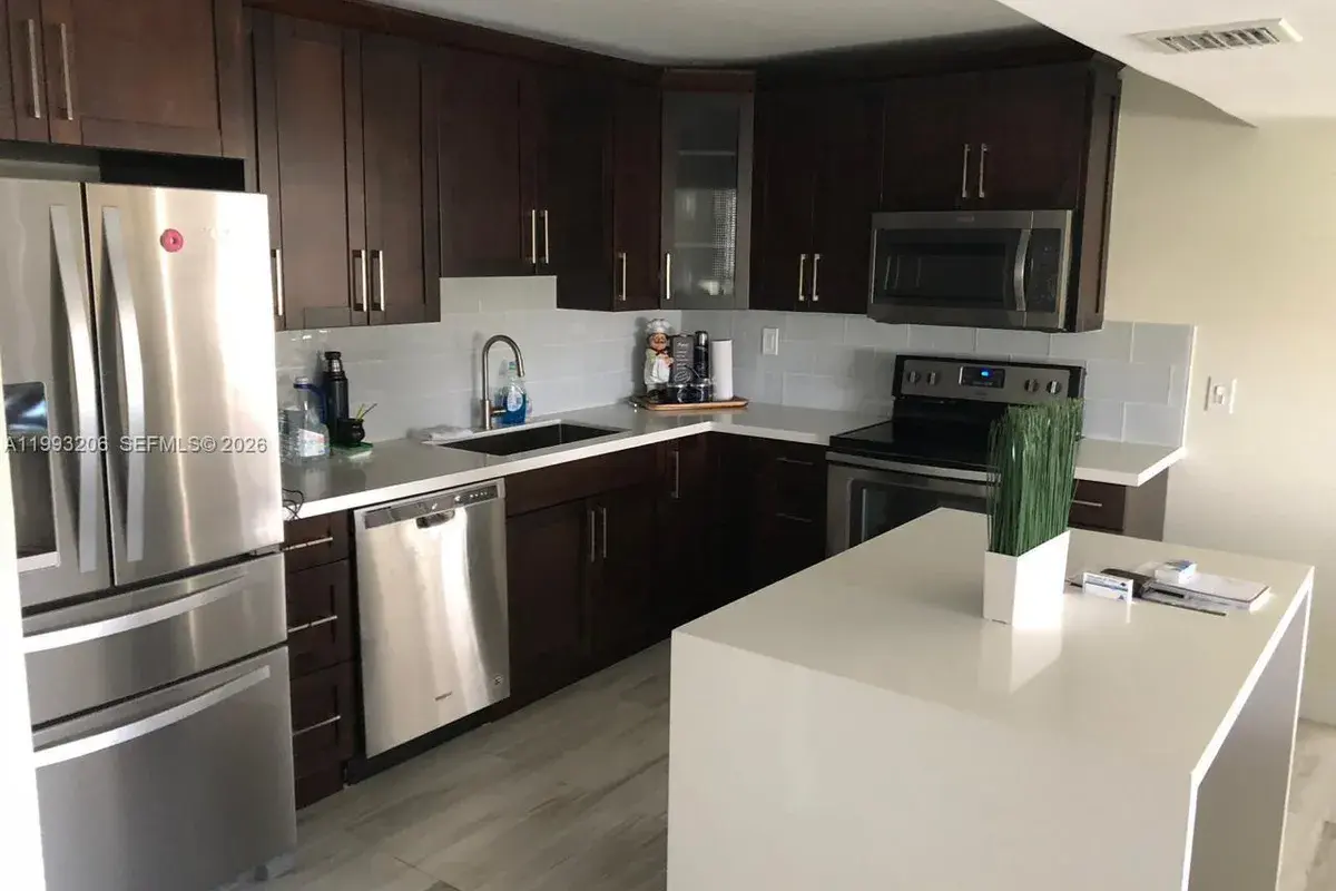 7135 Collins Ave # 525, Miami Beach FL 33141