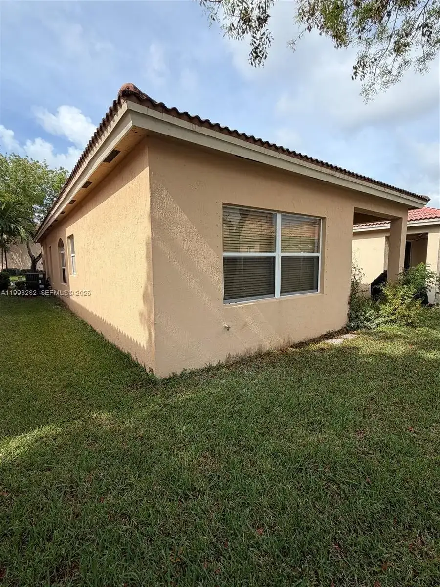 3951 NE 11th Dr, Homestead FL 33033 photo 4