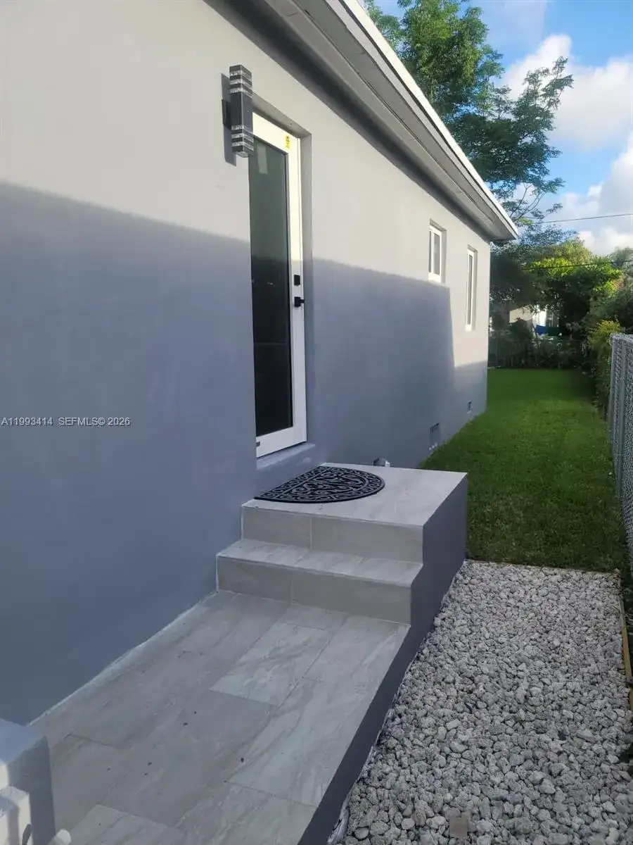 266 NE 162nd St, Miami FL 33162 photo 5