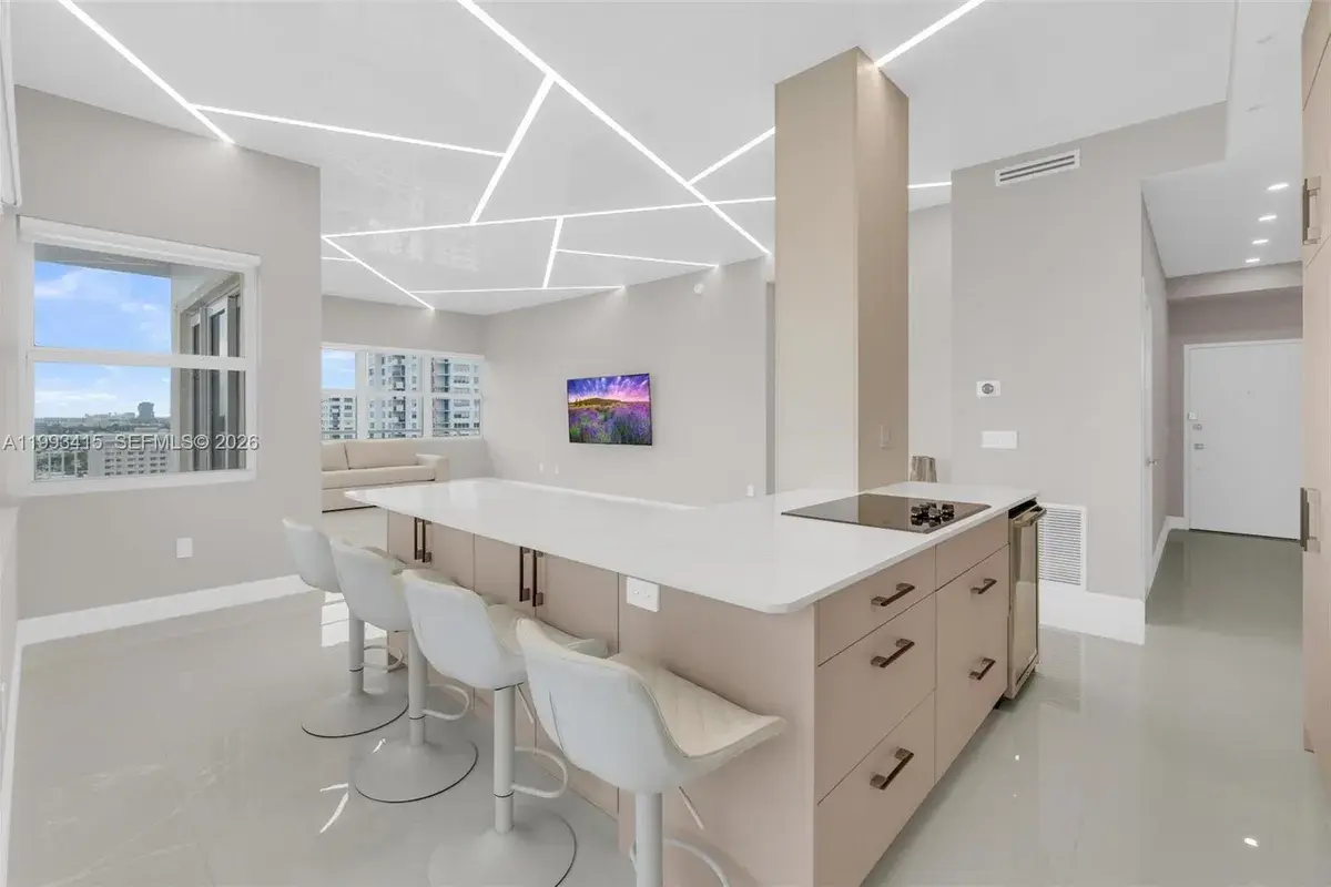 18011 Biscayne Blvd, Aventura FL 33160