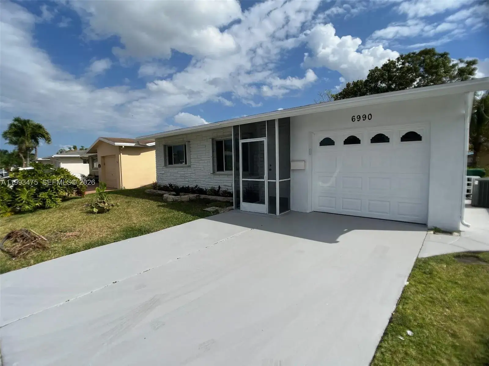 6990 NW 17th St, Margate FL 33063