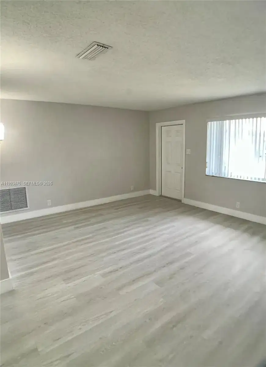 6990 NW 17th St, Margate FL 33063 photo 4