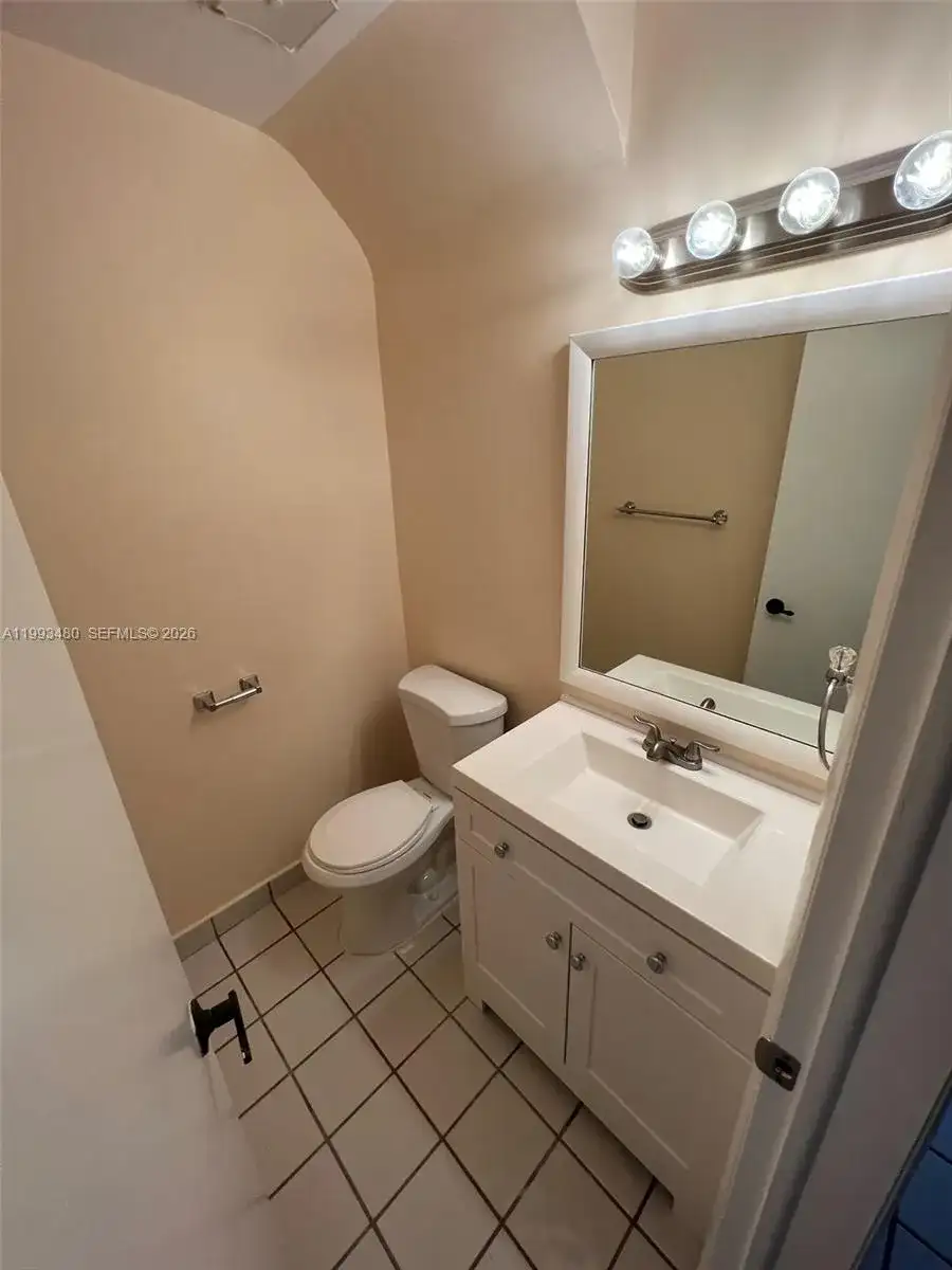 2605 NW 47th Ter # 103, Lauderdale Lakes FL 33313 photo 4