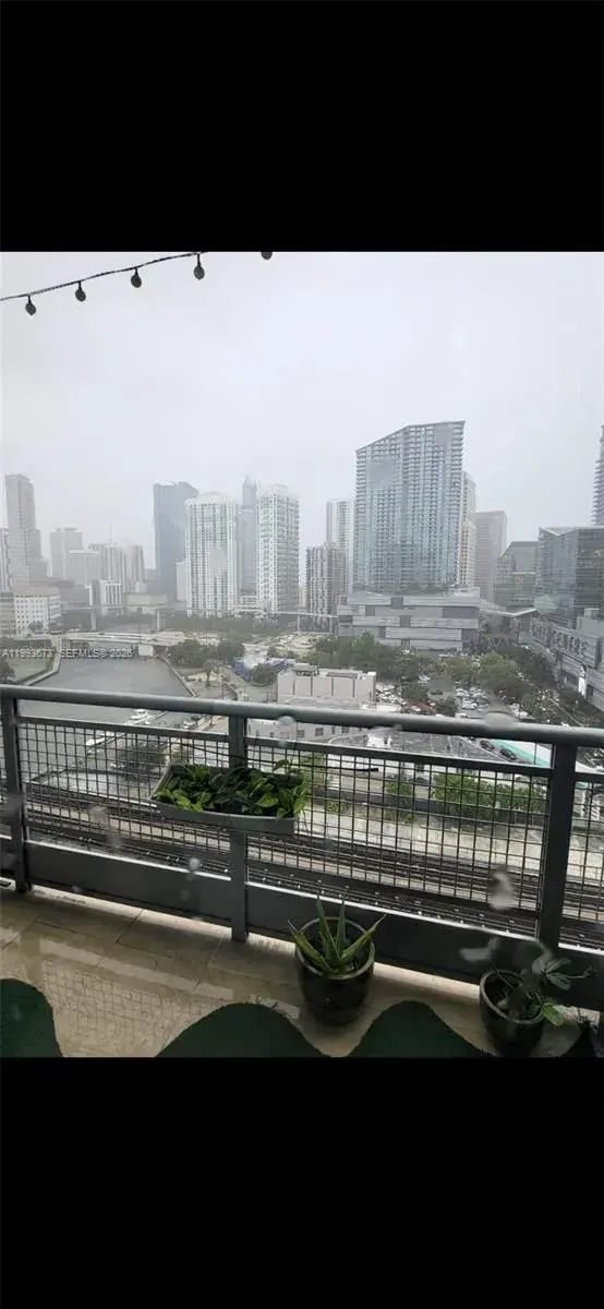 690 SW 1 CT # 1722, Miami FL 33130 photo 5