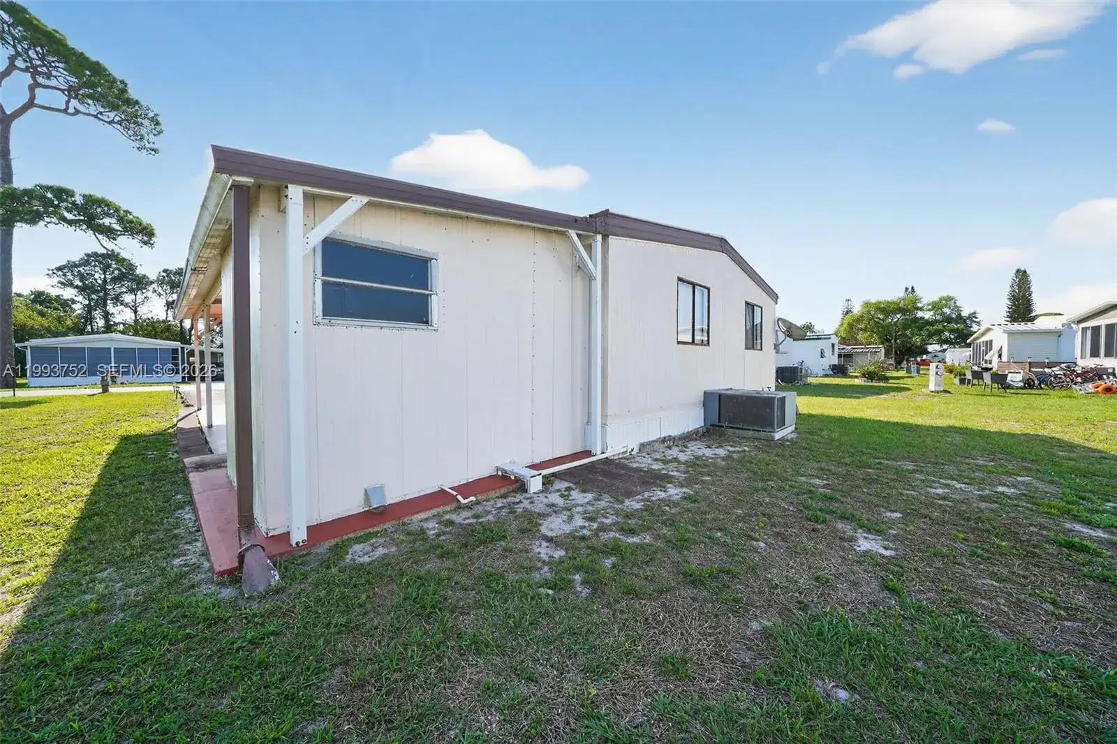 415 E Erie Drive, Fort Pierce FL 34946 photo 2