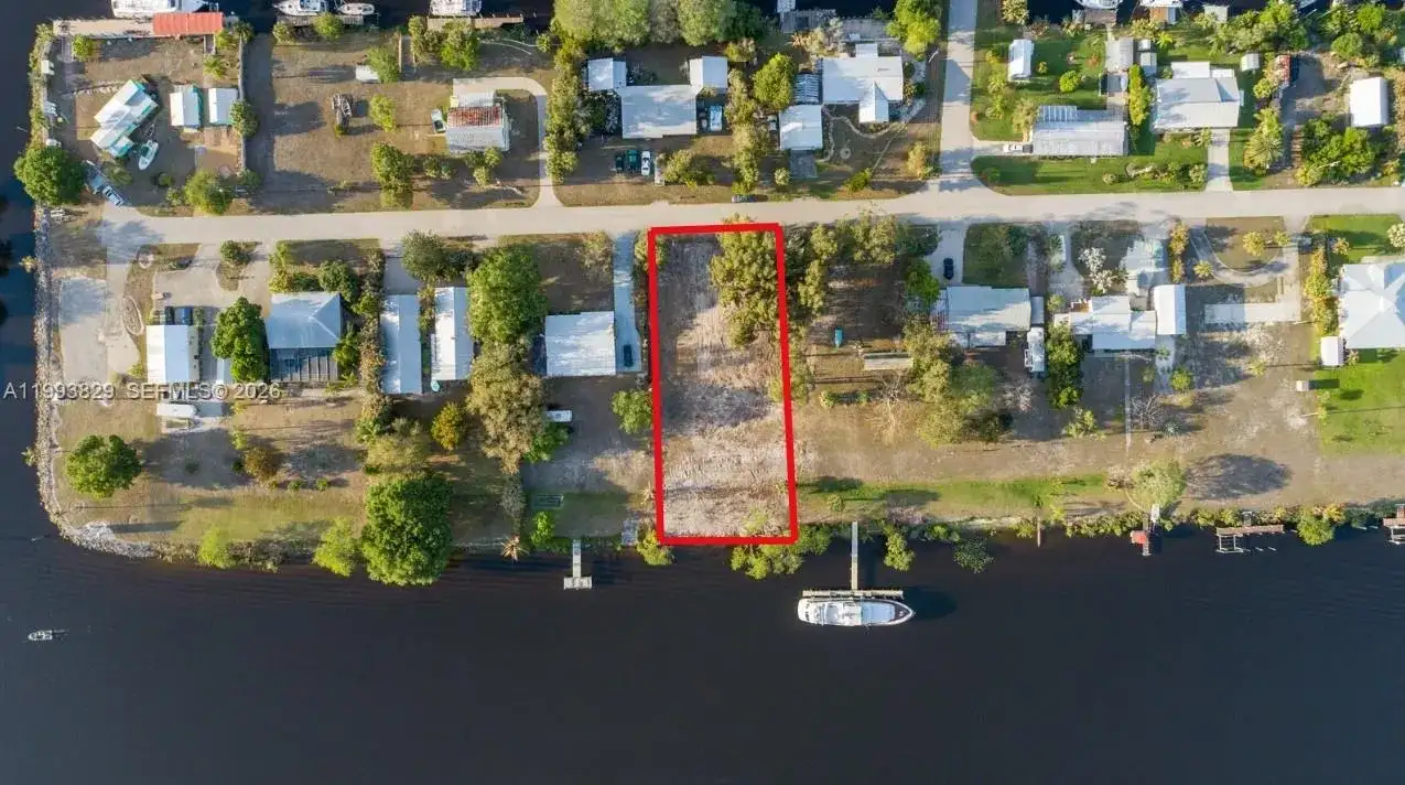 1035 W Anchor Lane, Moore Haven FL 33471 photo 2
