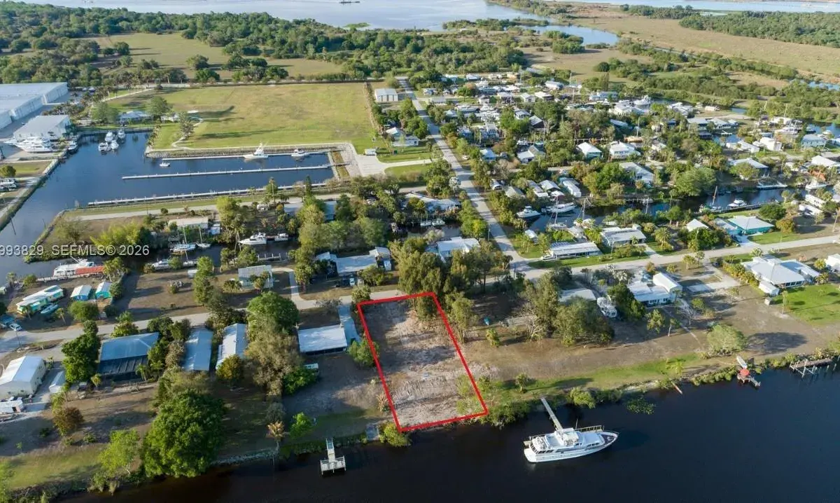 1035 W Anchor Lane, Moore Haven FL 33471
