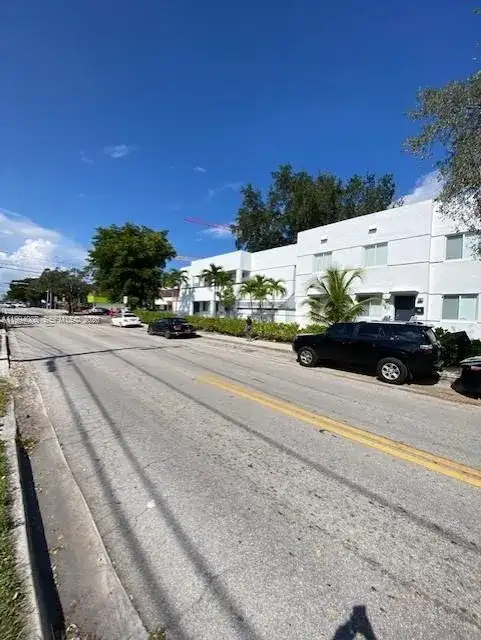 835 SW 8th Ave, Miami FL 33130 photo 5