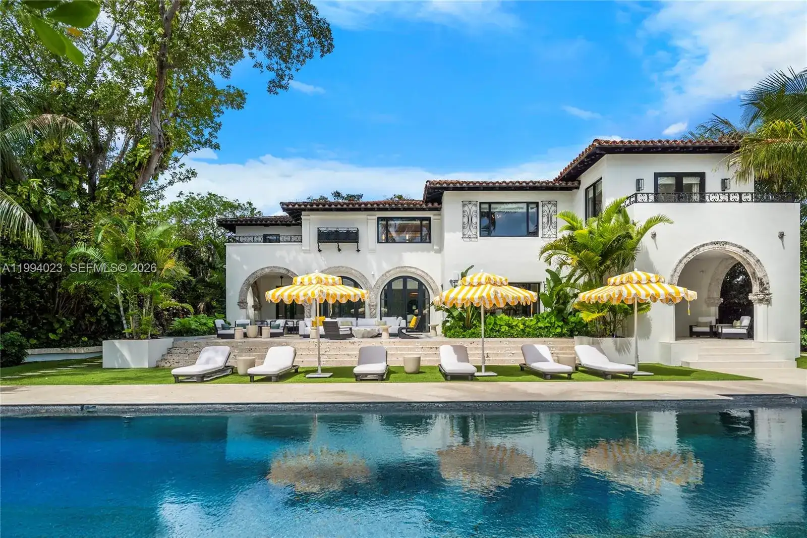 3681 Flamingo Dr, Miami Beach FL 33140 photo 2