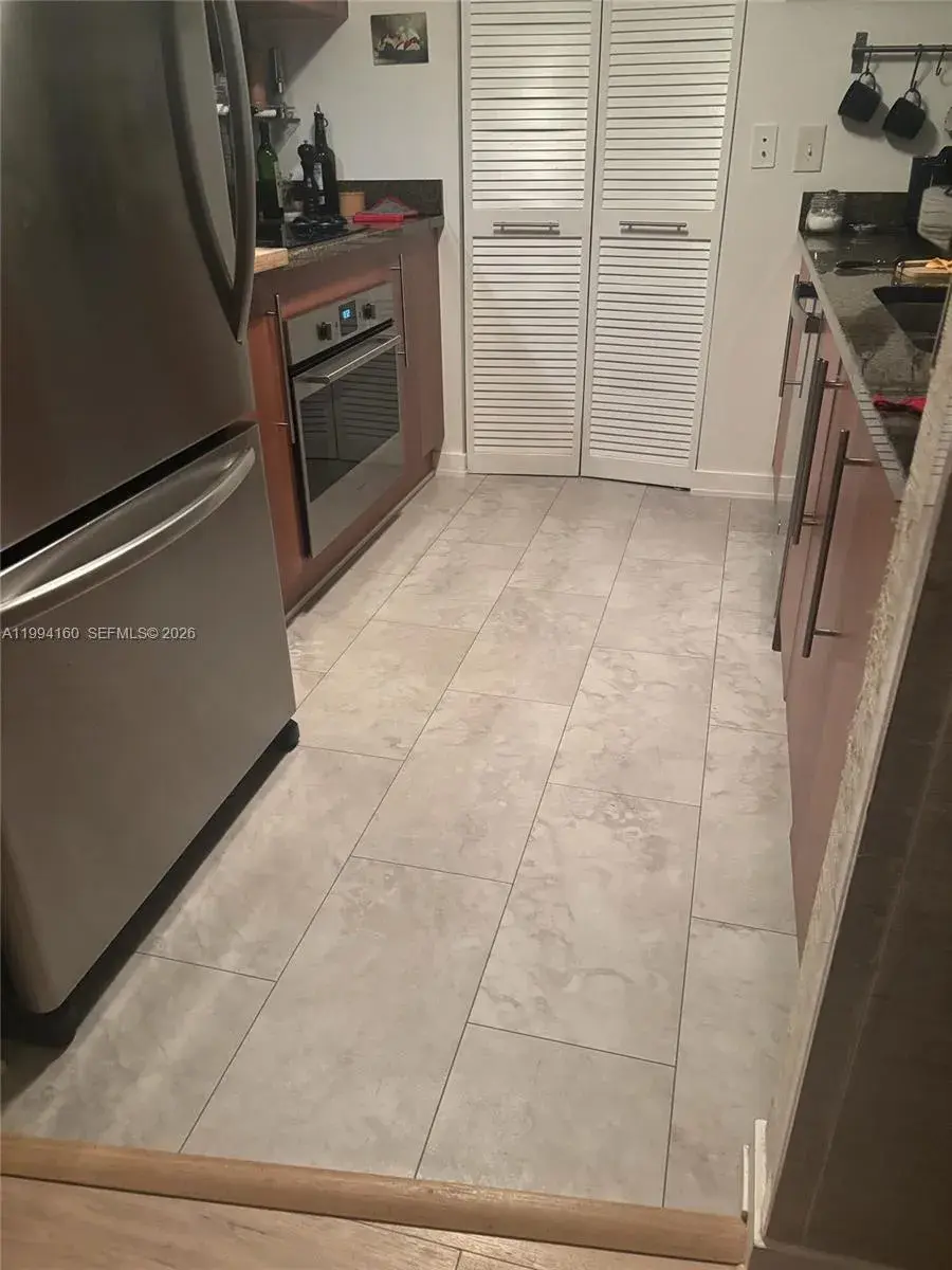 300 S Biscayne Blvd # 2012, Miami FL 33131