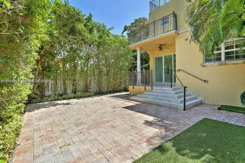 592 Fernwood Rd # B, Key Biscayne FL 33149