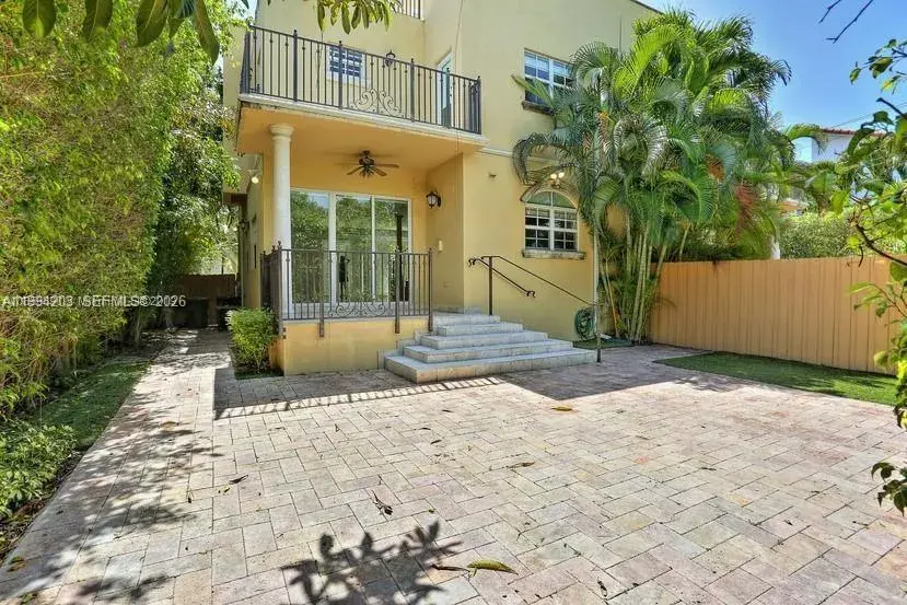 592 Fernwood Rd # B, Key Biscayne FL 33149