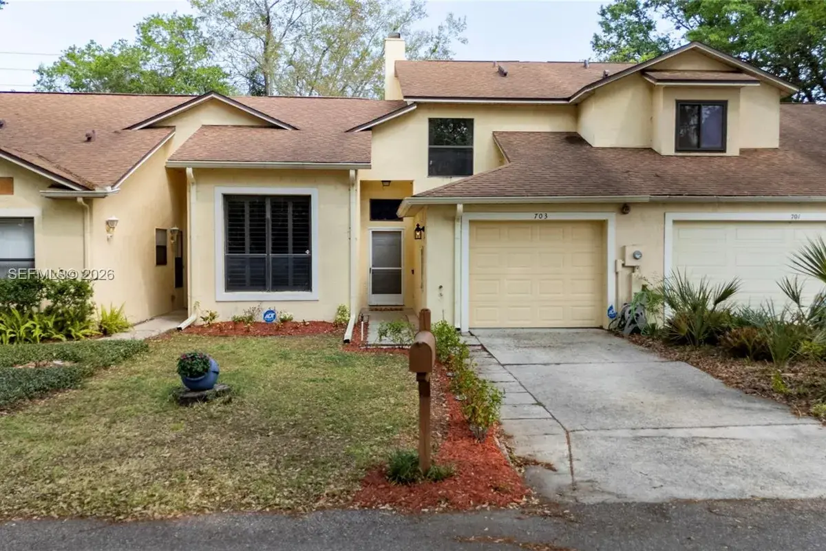 703 Swan Ln, Other City - In The State Of Florida FL 32701
