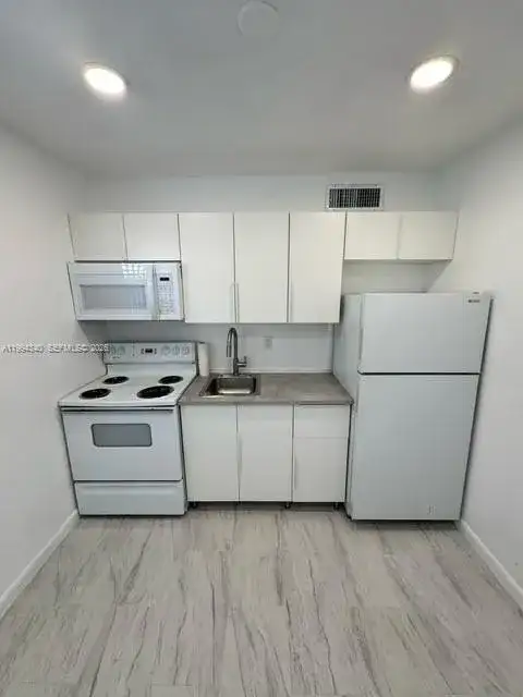 30 SE 4th Ave # 109, Hallandale Beach FL 33009 photo 5