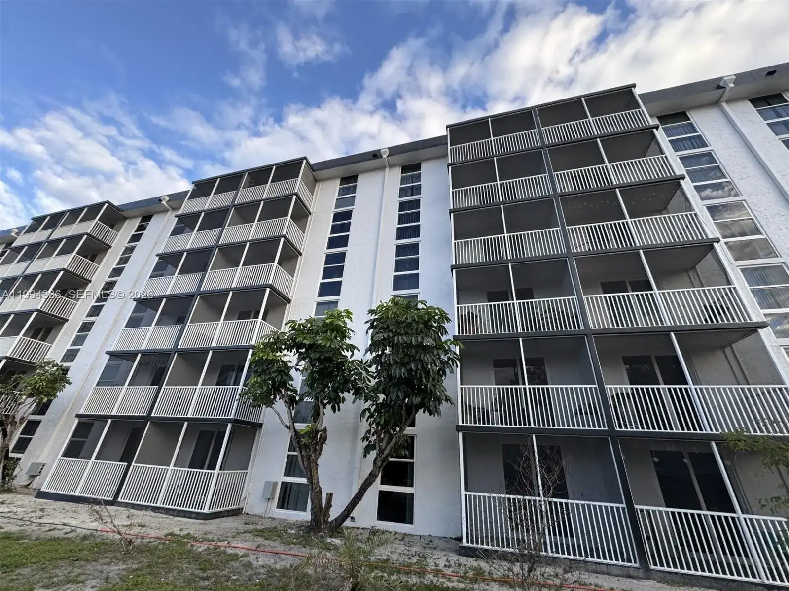 16950 W Dixie Hwy # 127, North Miami Beach FL 33160 photo 2