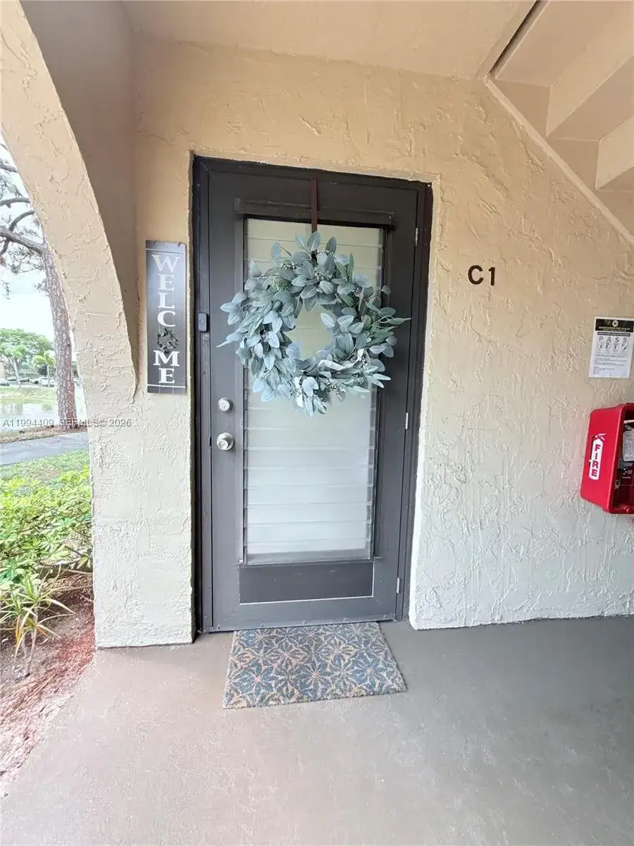 340 Pine Ridge Cir # 1, Green Acres FL 33463 photo 2