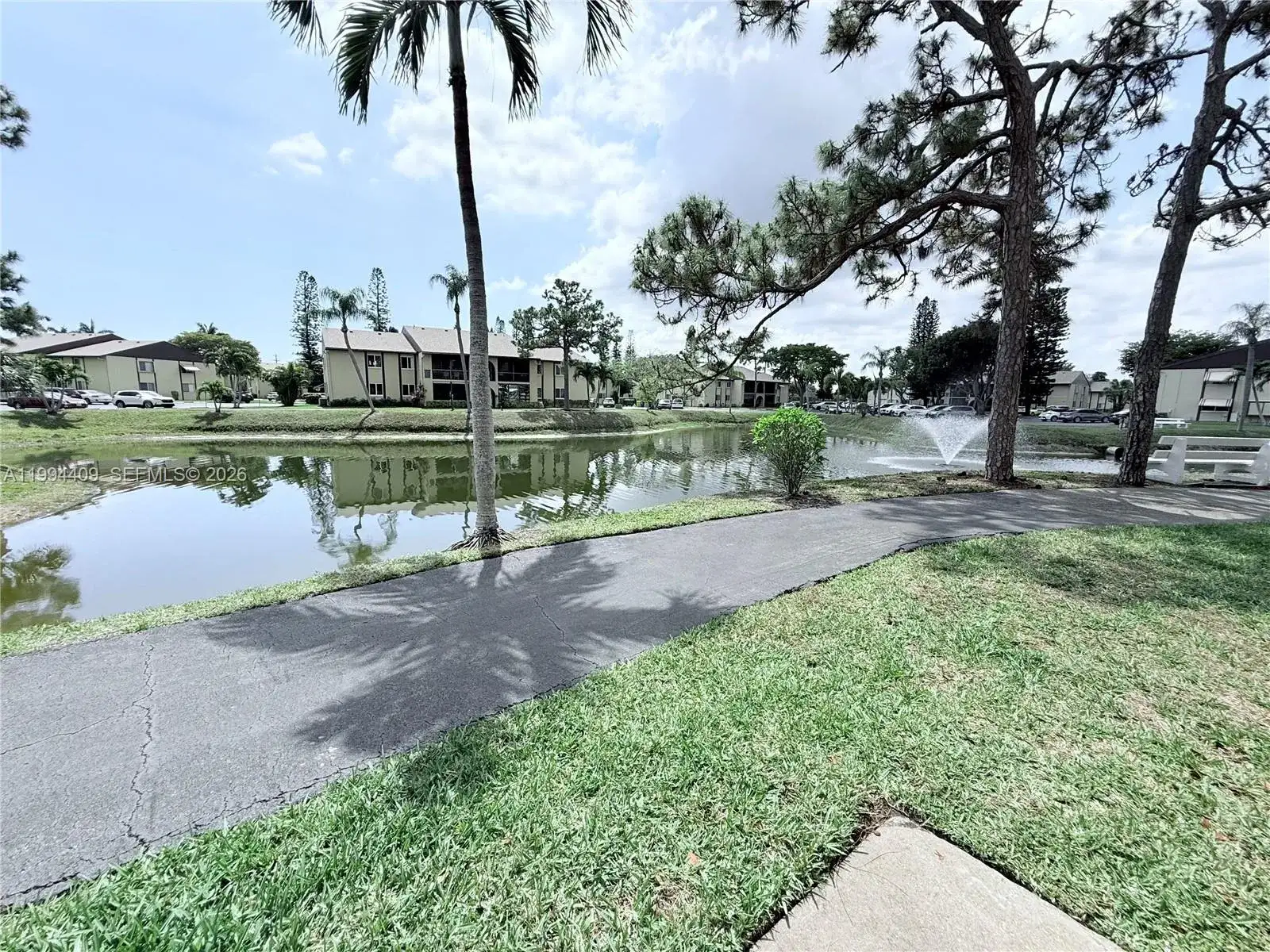 340 Pine Ridge Cir # 1, Green Acres FL 33463 photo 5
