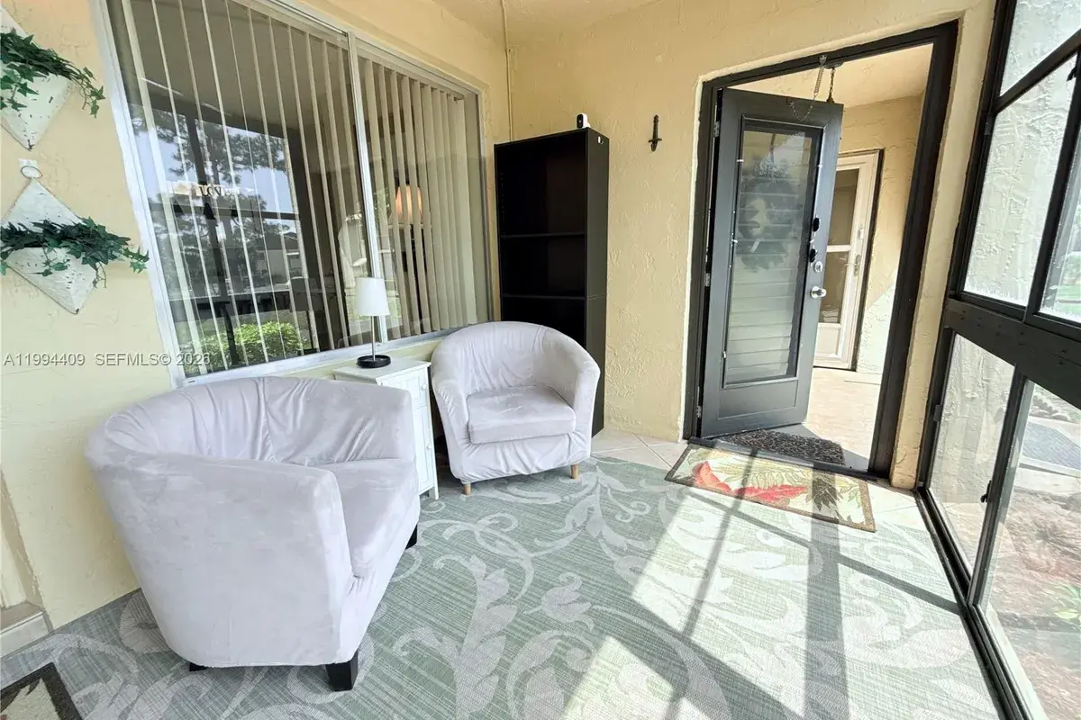 340 Pine Ridge Cir # 1, Green Acres FL 33463