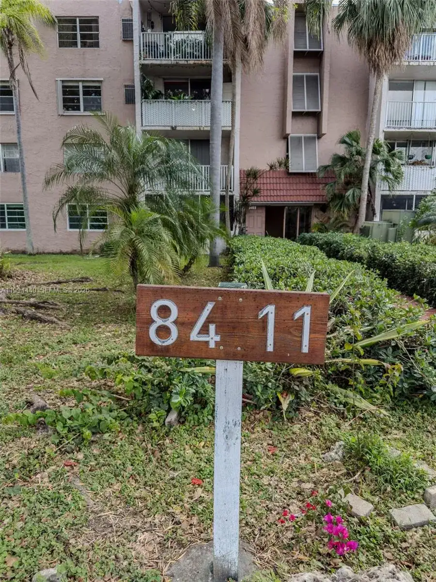 8411 NW 8th St # 301, Miami FL 33126 photo 2