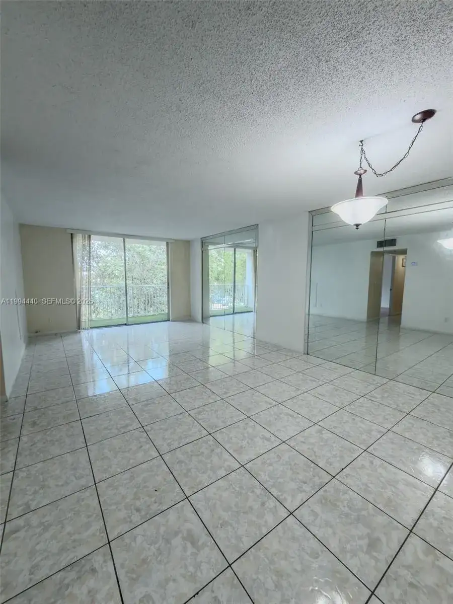 8411 NW 8th St # 301, Miami FL 33126 photo 3