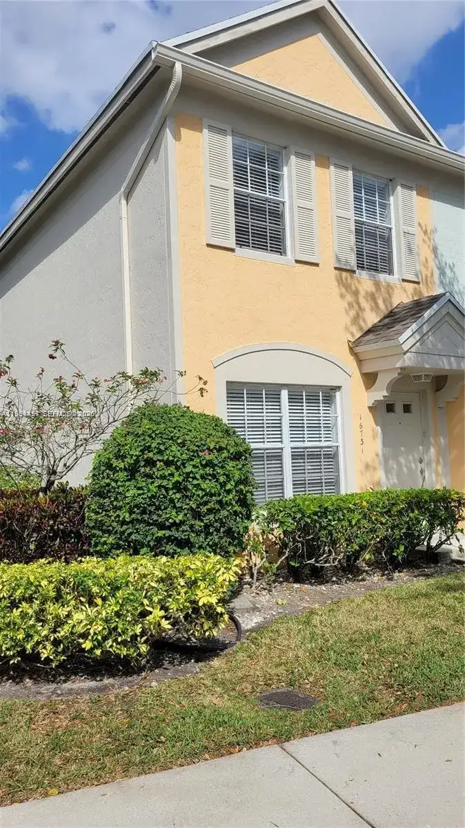16731 Hemingway Dr, Weston FL 33326 photo 2