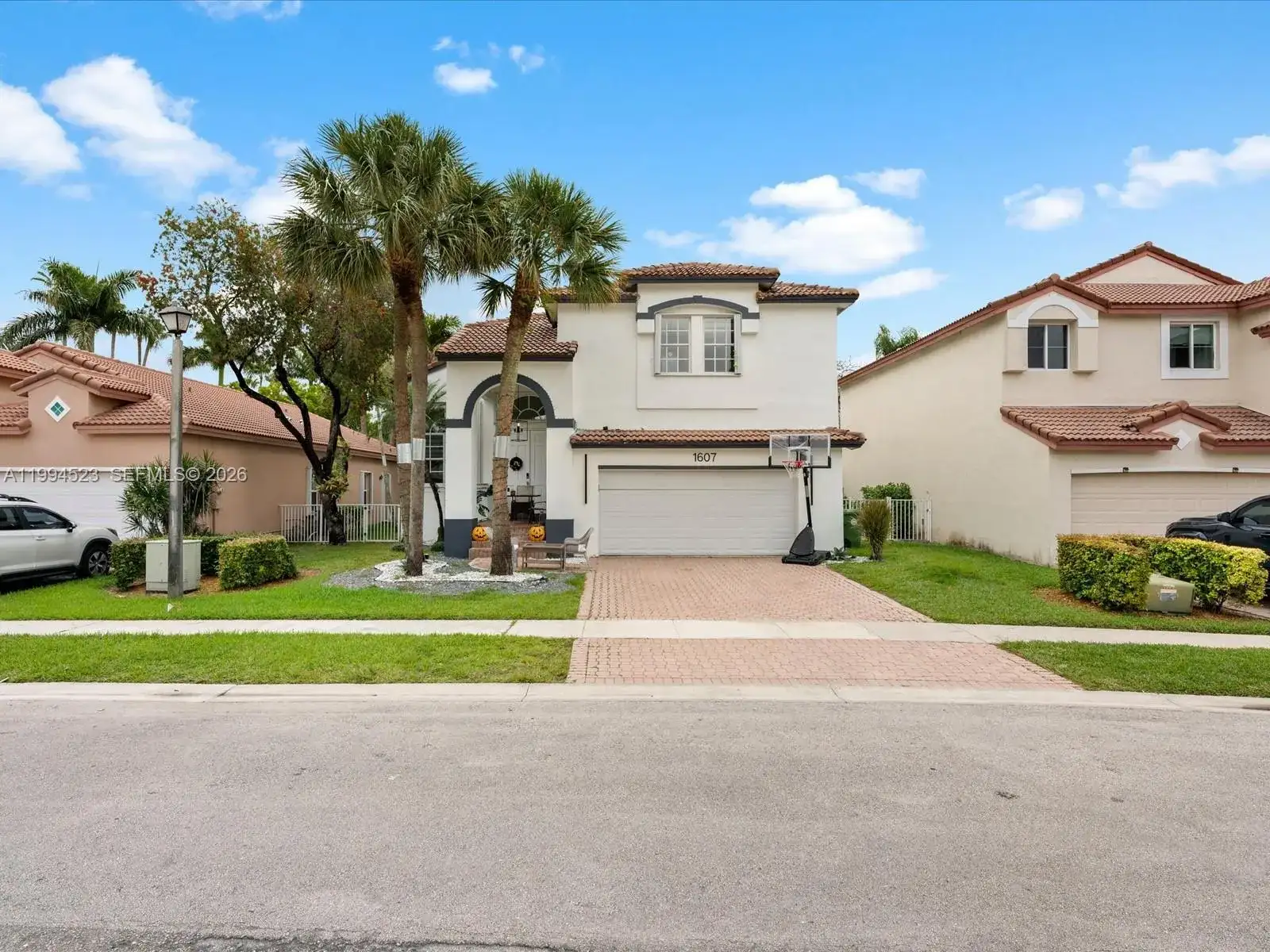 1607 SW 157th Ave, Pembroke Pines FL 33027 photo 2