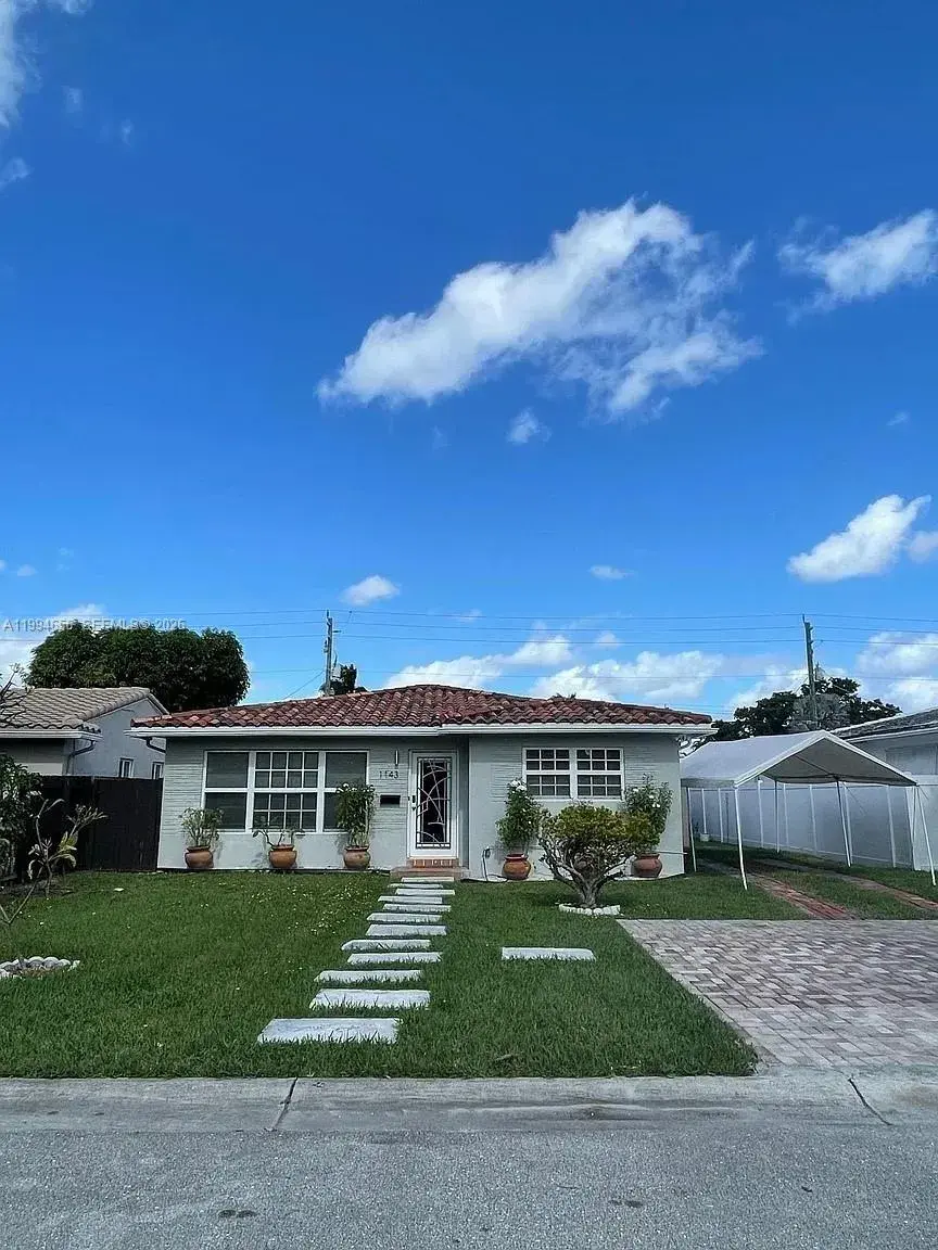 1143 Lincoln St, Hollywood FL 33019