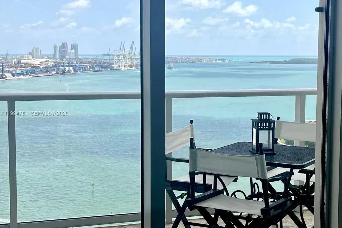 300 S Biscayne Blvd # 2012, Miami FL 33131