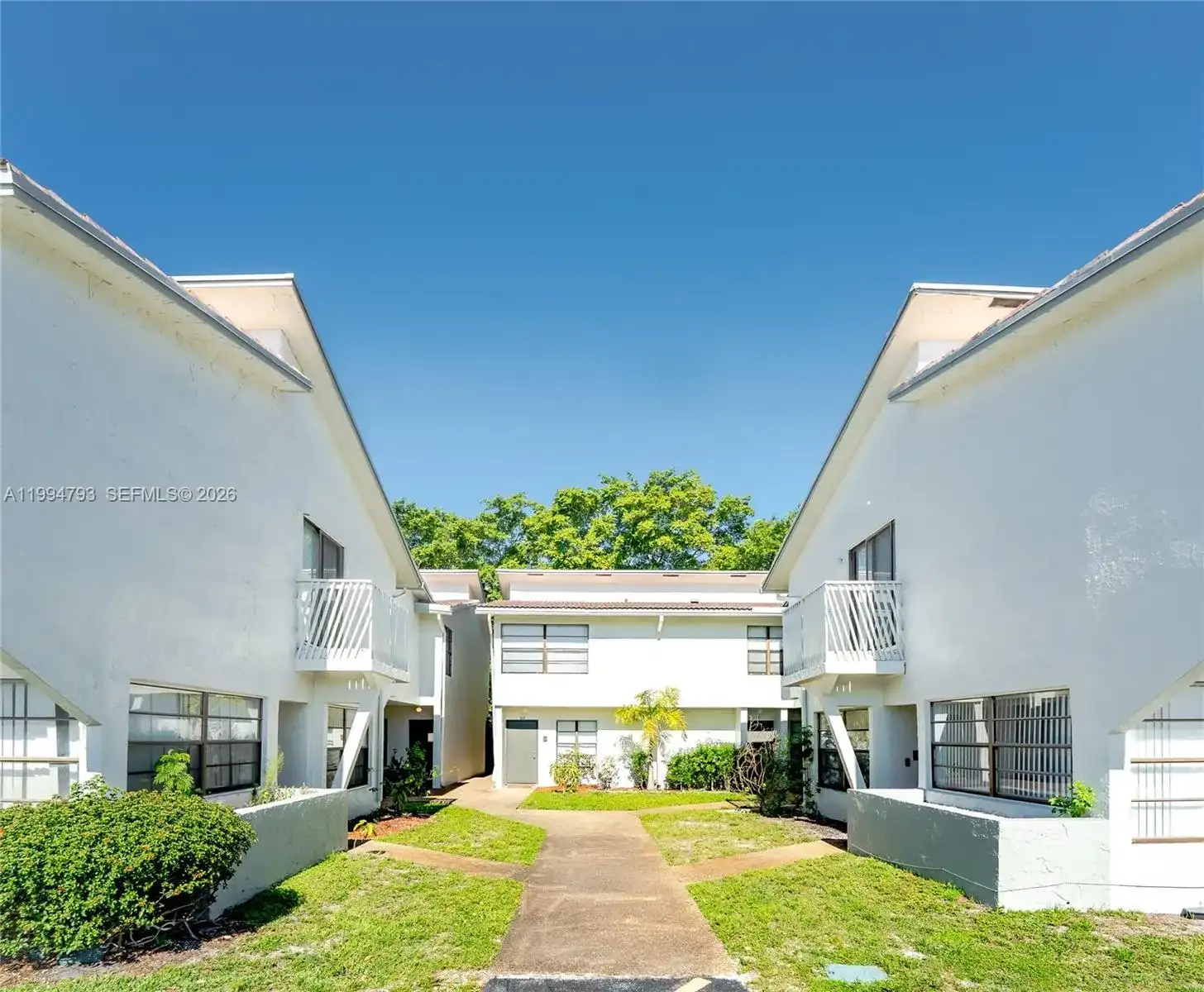 2570 Coral Springs Dr # 2570, Coral Springs FL 33065