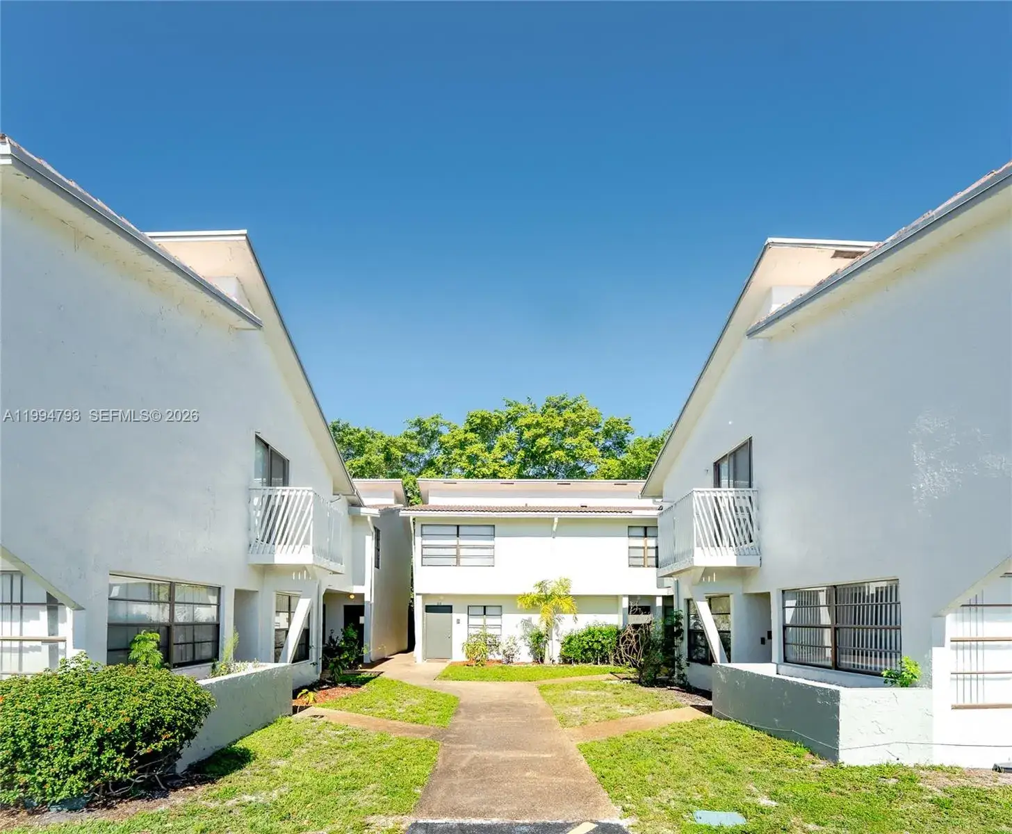 2570 Coral Springs Dr # 2570, Coral Springs FL 33065