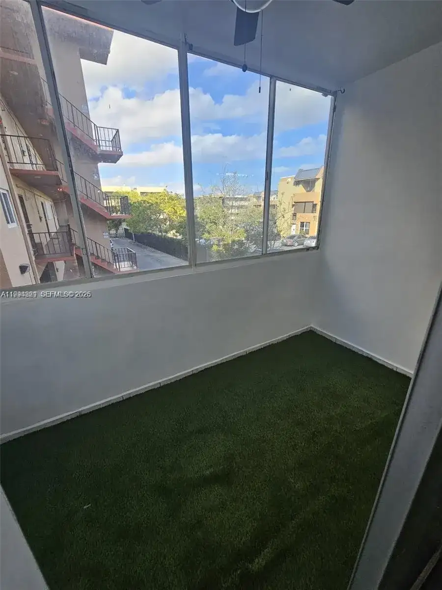 6055 W 19th # 209, Hialeah FL 33012 photo 2