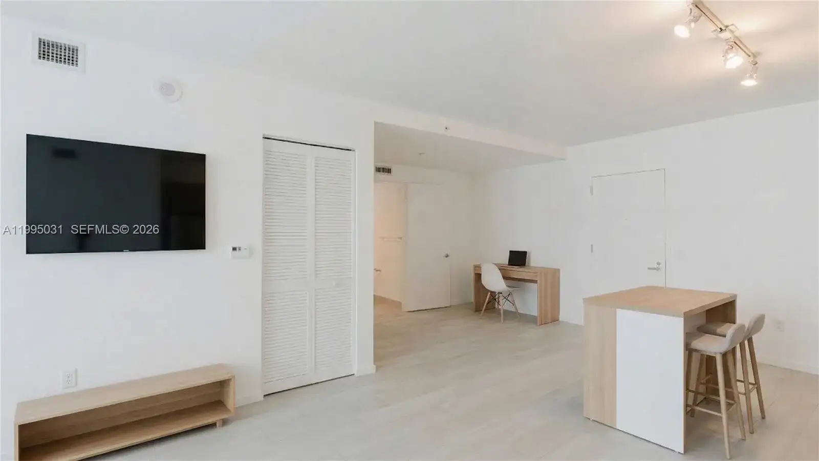 31 SE 6th St # 1906, Miami FL 33131 photo 5