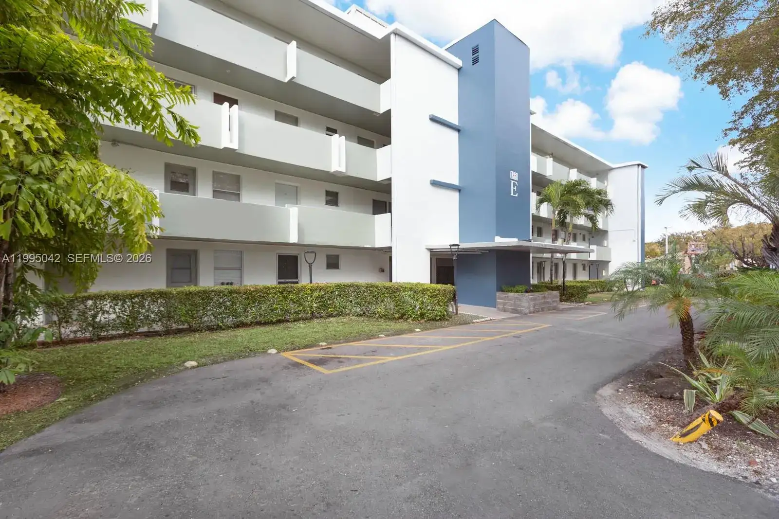 1351 NE 191 St # 106, Miami FL 33179 photo 2